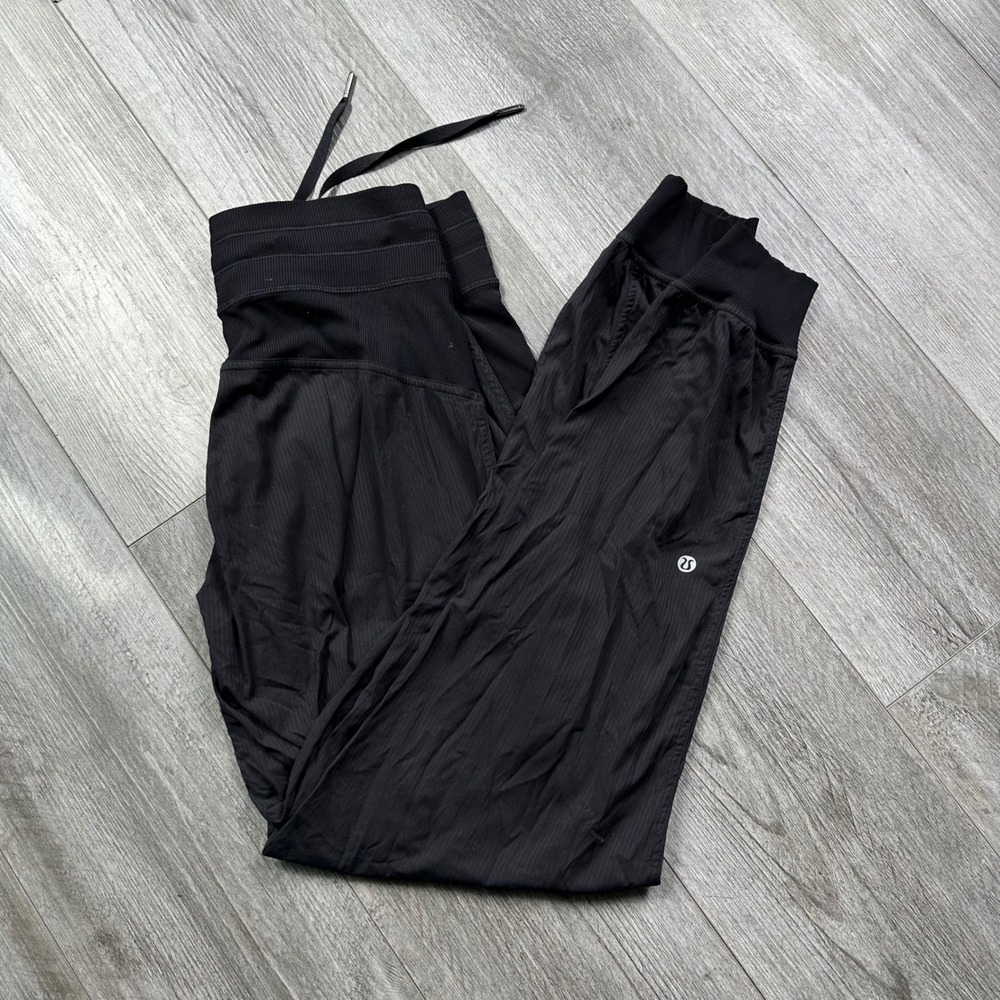 Lululemon Joggers Size 6 Black Drawstring Cuffed Ankle Dance Studio 
womens